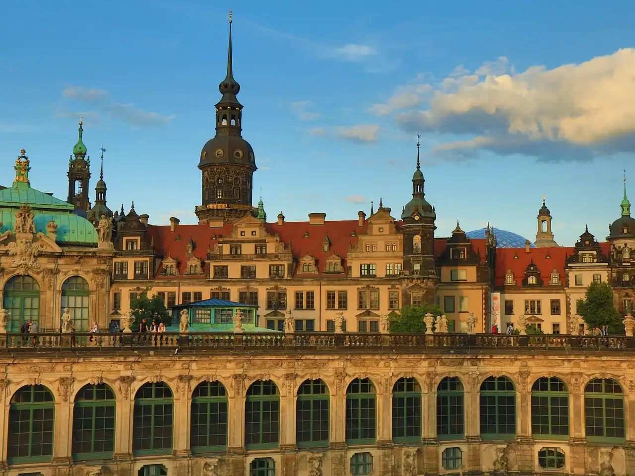 Illustration pour latina érotique en ligne très sensuelle offre sa sensualité